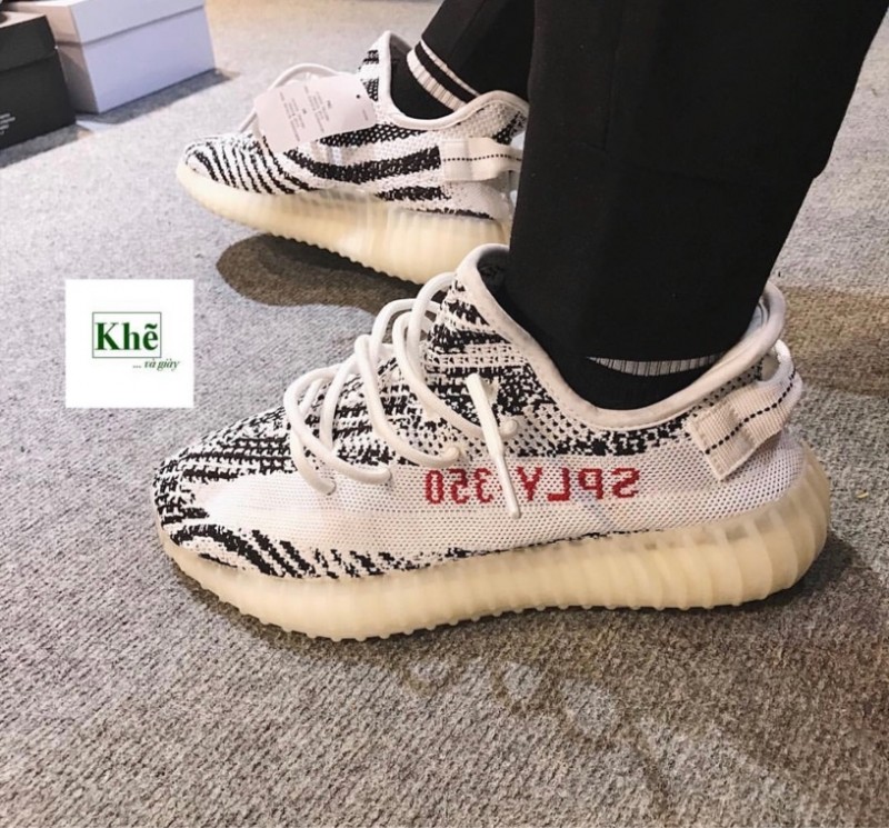 YEEZY BOOST V2 350 ZEBRA OUT NOVEMBER 9TH