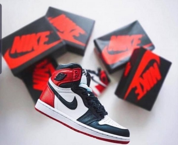 jordan retro 1 black toe