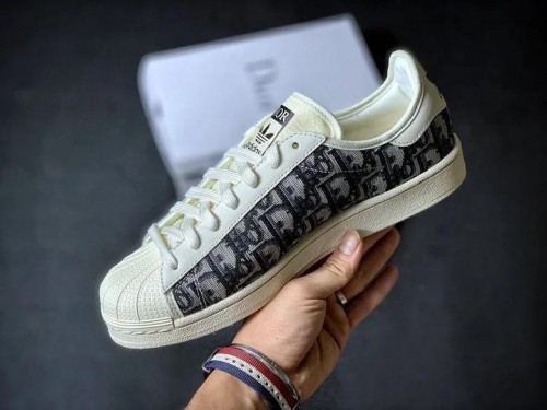Cuando las diferencias son más que odiosas: Nike x Dior vs Adidas x Prada:  capítulo II • Urban Club Magazine