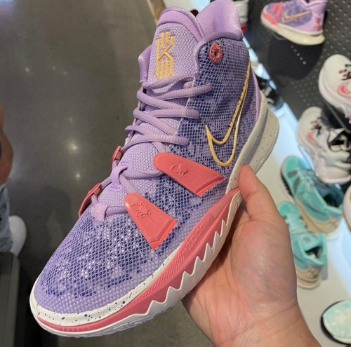 kyrie 7 daughters azurie