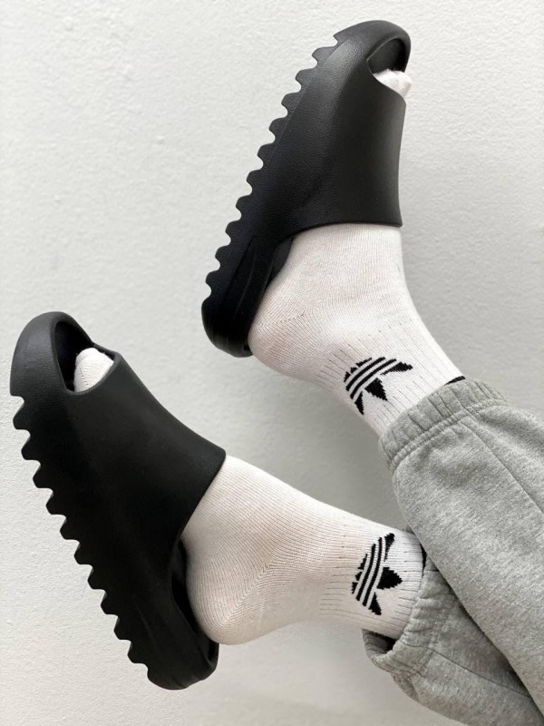 adidas yeezy slides black