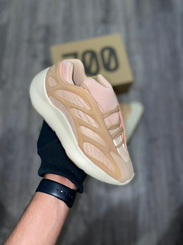 light pink yeezy 700