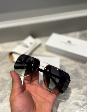 Burberry grand black