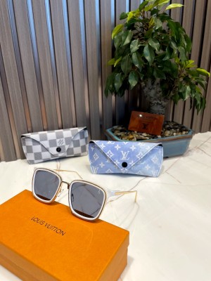 Louis Vuitton border white