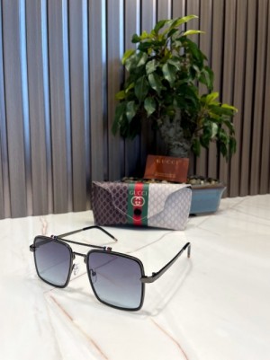 GUCCI SQUARE GREY