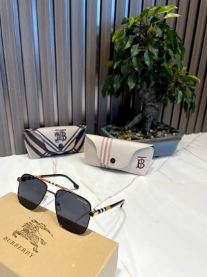 Burberry bridge gold black