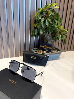 dita metal black