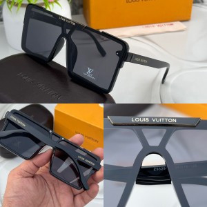 Louis Vuitton 329 black