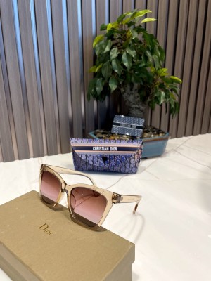 Dior cat eye for her