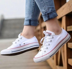 converesee. all star low black white