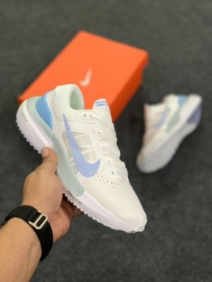 Nikee air zoom vomero 15 White sky