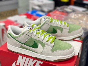 sb dunk low se 85 double swoosh avocado  green
