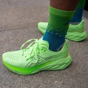 Asicss novablast 4 Menss running shoes 