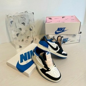 Air Jordan Retro 1 Low Fragment x Travis Scott