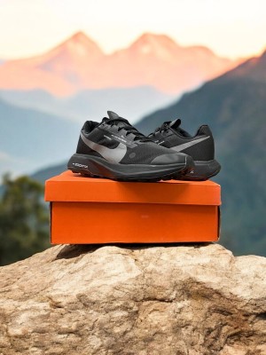 Nikee zoom trail shoes