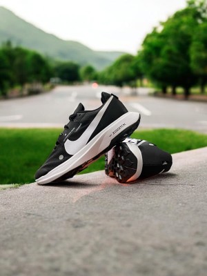 Nikee zoom trail shoes
