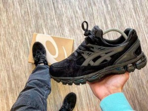 Asicss gel kayano black suede