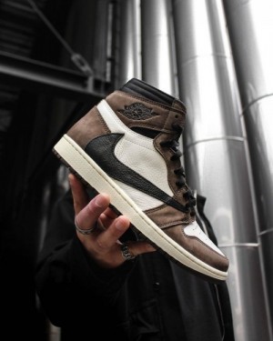 Nikee Air Jordan Retro 1 High X Travis Scott semi UA