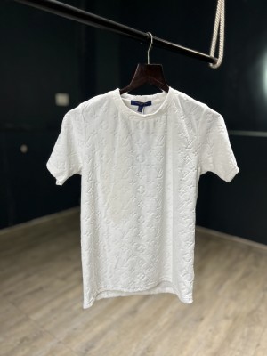 LOUIS VUITTO N PREMIUM MONOGRAM EMBOSSED TSHIRT