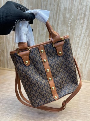 MICHAEL_KORS_Small_Bucket_Bag_869