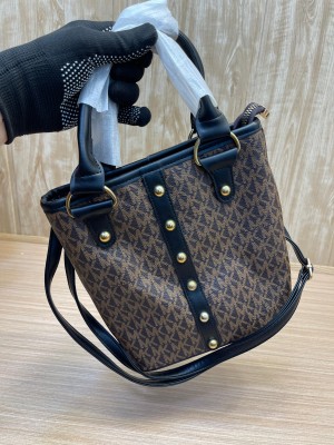 MICHAEL_KORS_Small_Bucket_Bag_870