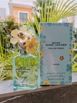 MARC JACOBS DAISY SKIES