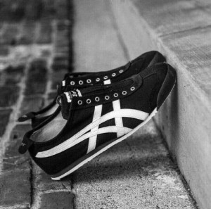 Onitsuka Tiger Slip On Black White