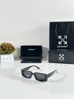 Off_White_88995_Black_White