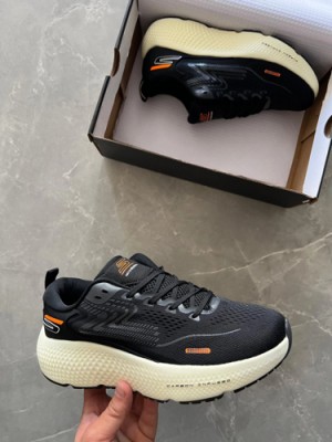 Skecherss Go Run Max Road 6 Running Shoes