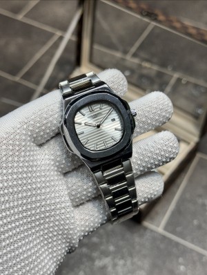 Patek Philipp  Nautilus  Silver White