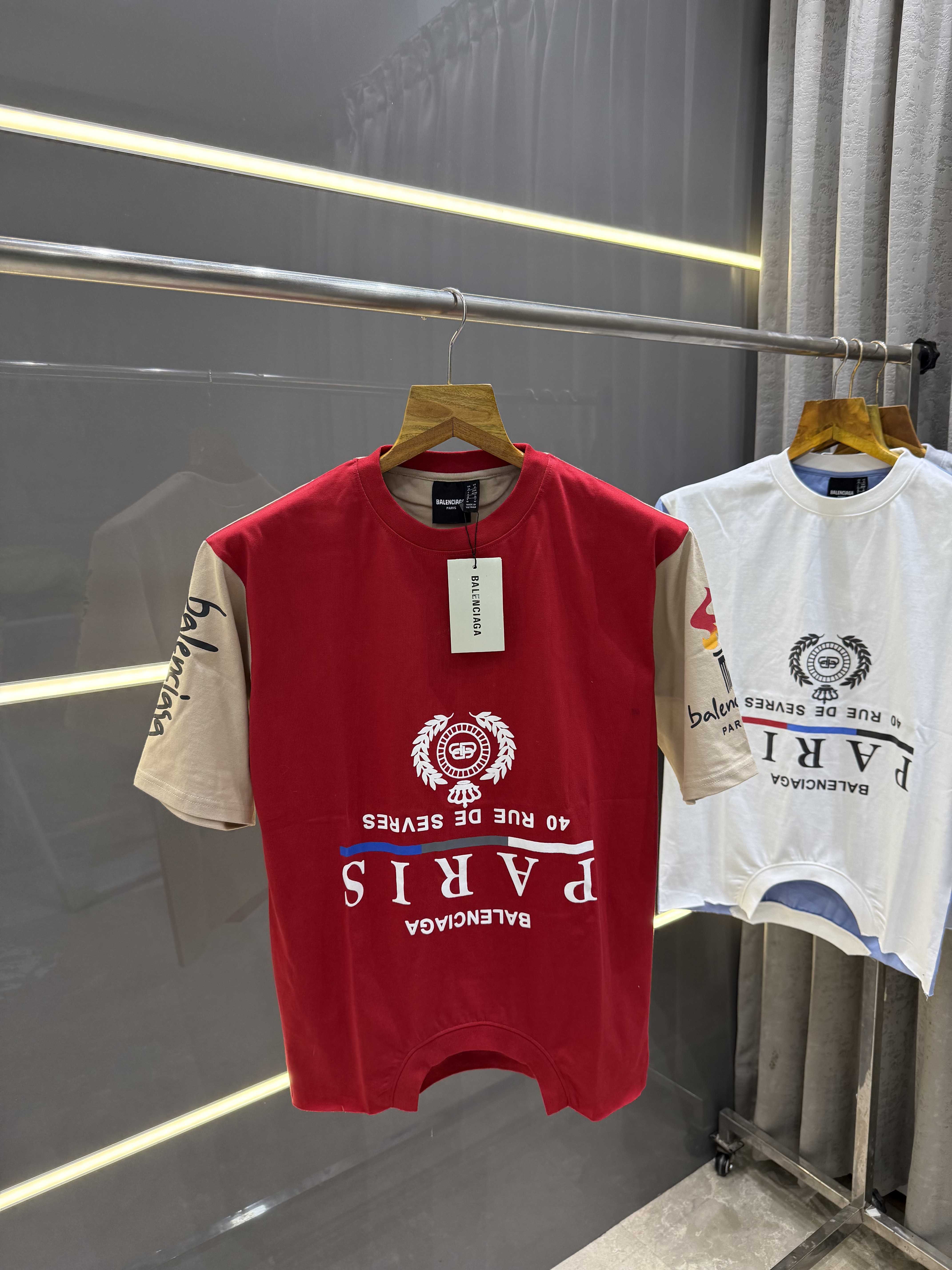 Big sale BALENCIAGA RED PRITNED PREMIUM OVERSIZED T-SHIRT