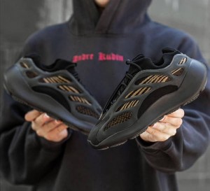 Adidass yeezy boost 700 v3 Clay Brown 
