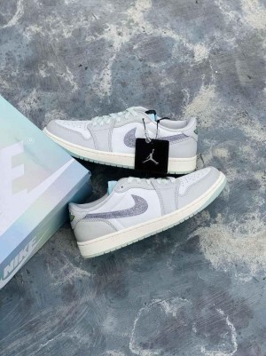 Nik-e aj retro 1 year of snake