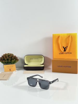Louis_Vuitton_121_Grey