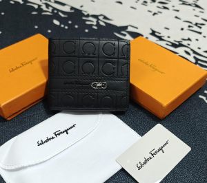 SALVATORE_FERRAGAMO WALLET WID OG BOX DUST BAG CARD 138