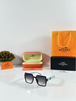 Hermes_WMNS_23010_Green_Black_DC
