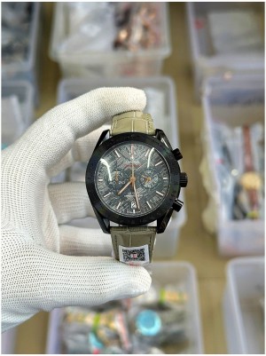 Omeg_a SpeedMaster DarkSide of the Moon