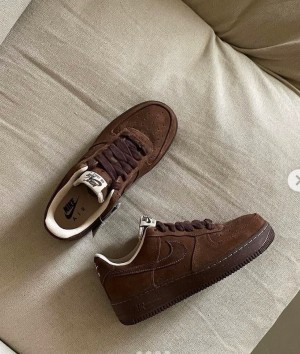Nik-e airforce cacao wow with keychain