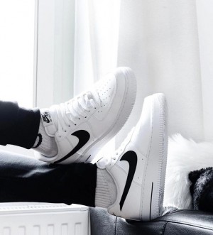 Nikee Airforce 1 white black