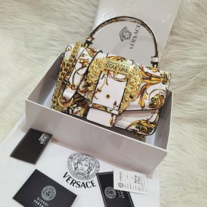 VERSACE_JEANS_COUTURE_Regalia_Baroque_Printed_Chain_Linked_Shoulder_Bag_With_Magnet_Box_937