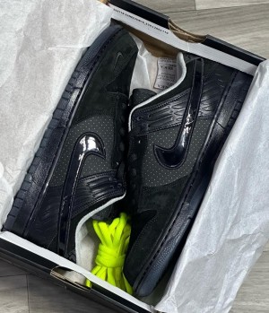 NIKEE SB DUNK LOW DUCK OF THE FEATHER BLACK UNIVERSITY