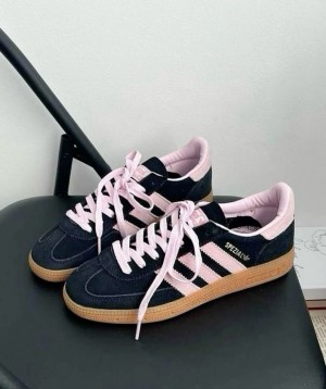 Adidass handball gazelle core pink