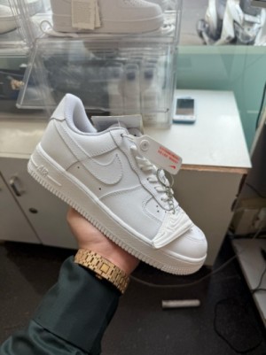 Women . airforce 1 white  semi ua  