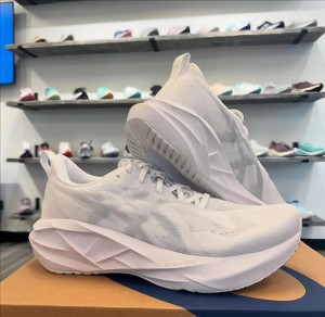 Asicss Novablast 5 grey white