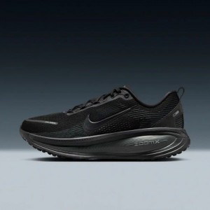 Nikee Vomero 18 Triple Black