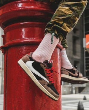 air jordan low x travis scott dark mocha