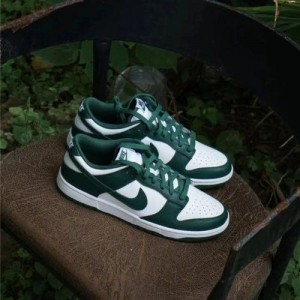 sb dunk low varsity green