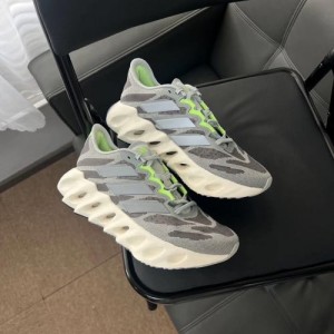 switch fwd 2 grey green running shoes