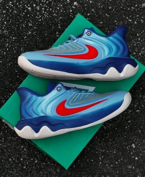 Nikee GIANNIS IMMORTALITY 4 JR