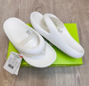 Crocss white mello wrecover flip slipper with box